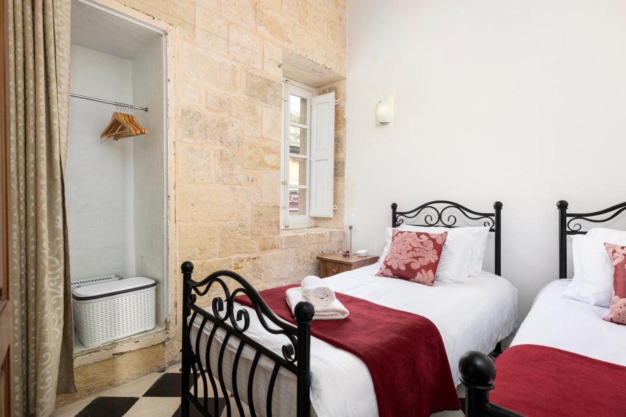 Traditional & Modern Maltese Townhouse - Rooftop Terrace And Sea Views, Close To Birgu Waterfront Cospicua Exterior photo